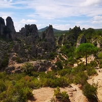 Photo de France - Le Cirque de Mourèze et le Lac du Salagou